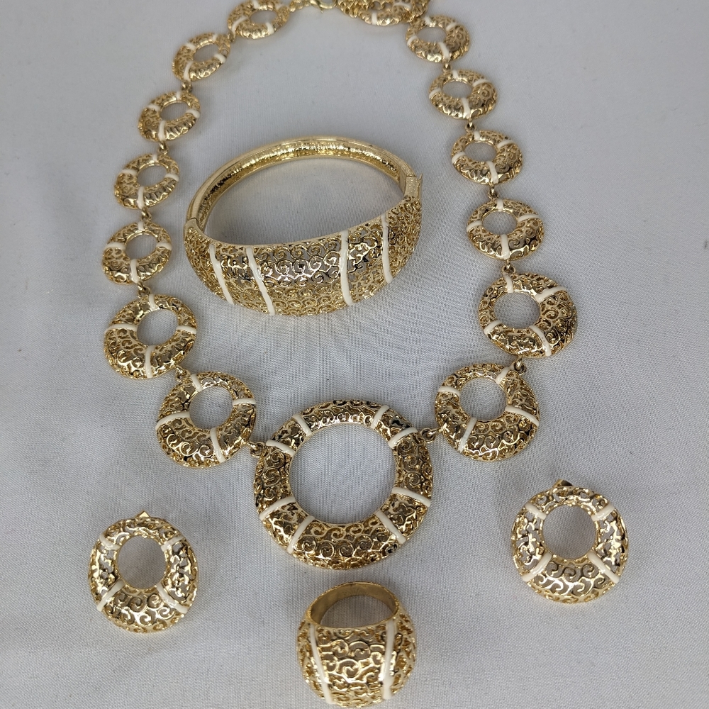 BEAUTIFUL AFRICAN JEWELRY SET. - Picture 3 of 6